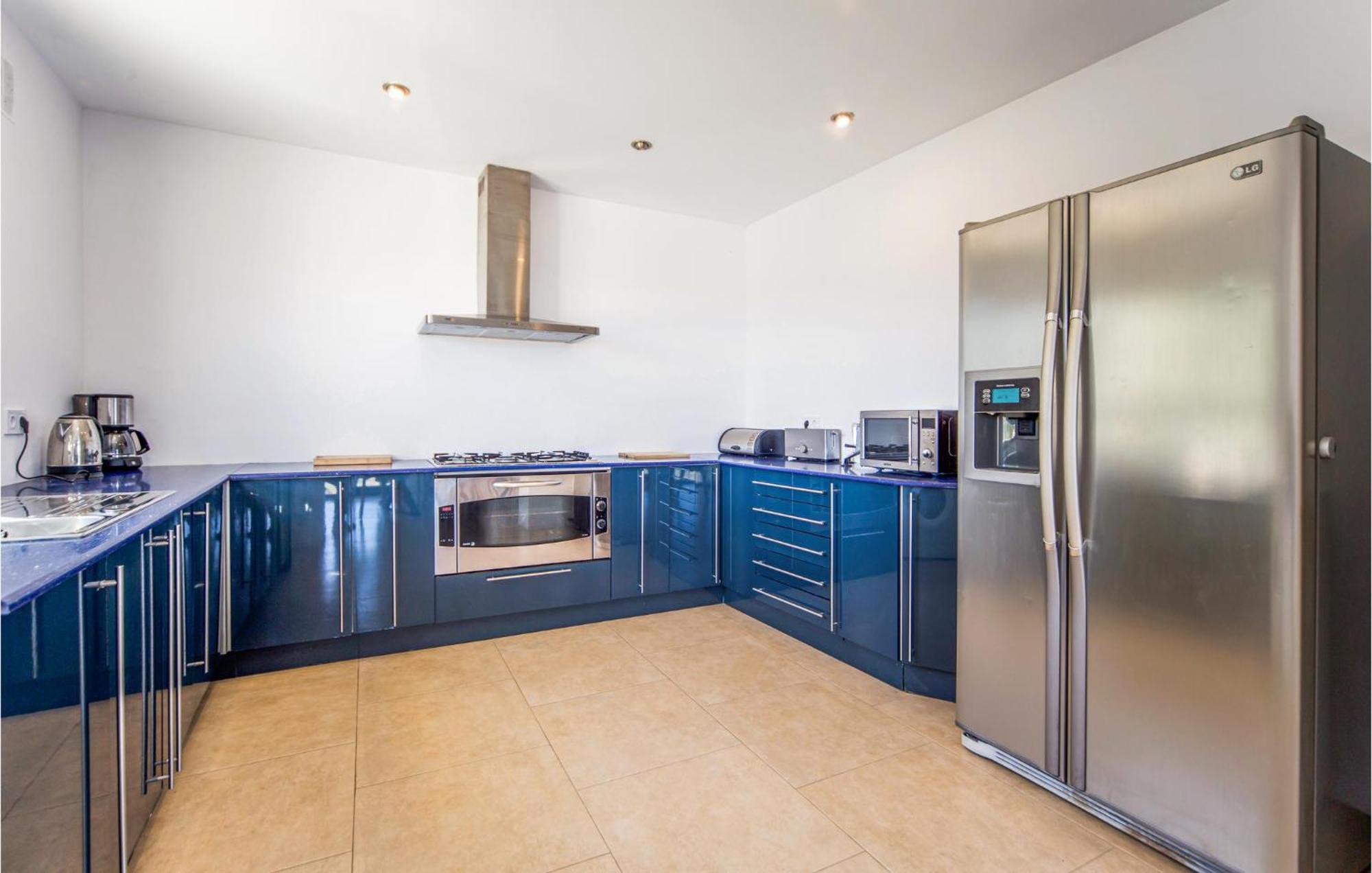 Amazing Home In Ador With Kitchenette ภายนอก รูปภาพ